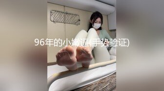 03年19岁纯妹子，无敌清纯的脸蛋，舍友叽叽喳喳地聊天，在简陋的宿舍里露粉逼自慰1