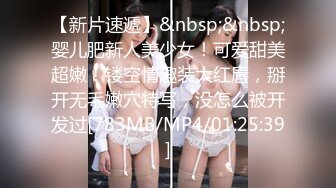 靓女服装店逛街男友在旁敢穿超短裙骚丁前后CD 制服JK学生妹展会做兼职粉色蕾丝内内发现镜头