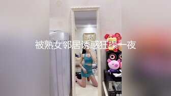 竹林中大战网红脸女神，苗条好身材后入操逼，掰腿侧入，感觉像是女人带了假道具