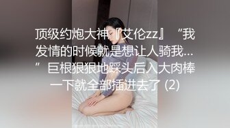 性感的良家小少妇深夜露脸大秀直播，听狼友指挥脱光光玩弄骚逼，掰开给狼友看特写，撅着屁股