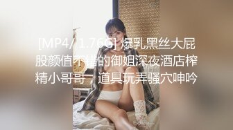 价值千元巨作！商场全景4K镜头偸拍女卫各种大屁股小姐姐方便~好多气质美女应接不暇好过瘾 (1)