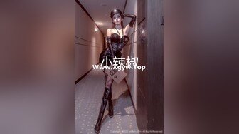 【少妇可同成可空降】极品美少妇居家全裸烧饭，这背影杀看了真心动，长得也不错，被操爽了 (3)