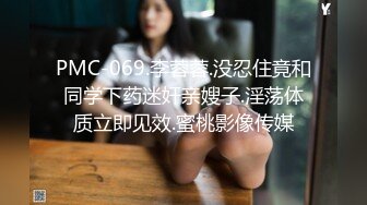 [MP4]淫少妇一女三男4P大战蝙蝠侠头套情趣内衣网袜任意玩弄，双屌一起口交前后同时操大黑牛震动上位骑坐