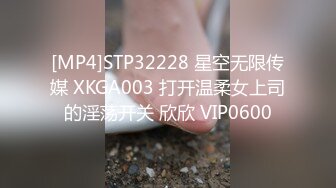 美女挺有格调的 全程高冷脸