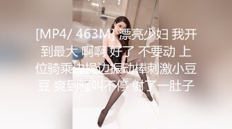 ❤️胖哥专属全方位无死角性爱房，露脸约炮苗条美眉穿上情趣干到一半突然男朋友来视频通话赶紧躲厕所穿衣接视频，对话超精彩