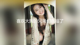 隔壁老王家借东西故意在卫生间藏个摄像头偷拍他和娇妻一起洗澡