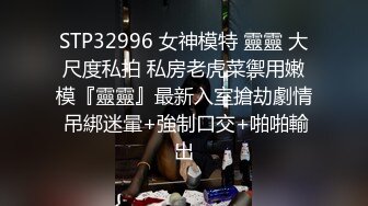 ★☆全网推荐☆★十一月最新流出水上乐园更衣淋浴室四处游走偷拍几个在淋浴洗头的妹子眼镜妹惦着脚洗 (2)