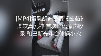 母狗一边被操一边说要再找根鸡巴操她