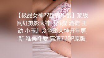 人妖系列之一妖一屌一逼三人紧身皮内衣开启疯狂啪啪模式摸的逼里喷水妖屌一起插逼你能顶着住吗？