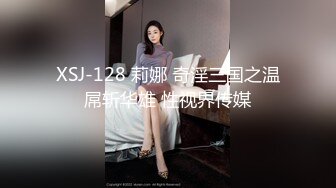 两个渣女小萝莉全程露脸发情了，道具玩着骚穴还得拉着小哥让她揉奶子，舔闺蜜奶头让小哥吃奶，各种抽插爆草