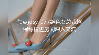 【清纯小淑女】露脸让小哥按在墙上亲着小嘴用鸡巴摩擦逼逼好刺激，床上吃着奶子抠逼淫水好多浪叫，多体位爆草