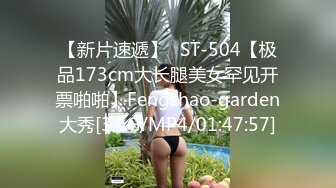 娇小美妞沙发上吃着巨屌