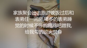 身材娇小,奶子发育不怎么大,清纯嫩妹深夜发骚,宵夜想要吃哥哥的大j8