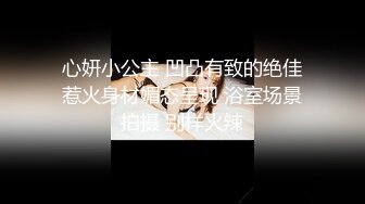 [MP4/ 1G]&nbsp;&nbsp;纯情俏寡妇黑丝露脸皮肤白皙精彩大秀，揉奶自慰逼逼被大哥按着头草嘴交好骚