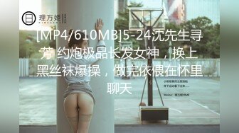 【新片速遞】&nbsp;&nbsp;两个大学生全部被干，三个妞全程露脸让一个蒙面大哥玩弄，床上床下各种抽插，淫语调教让大哥在沙发上开飞机[1.4G/MP4/01:19:02]