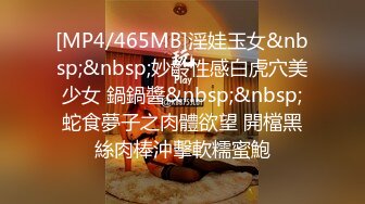 [MP4/ 891M]&nbsp; 集体宿舍撩骚，几个轻熟女被拉下海直播赚外快，揉奶玩逼淫声荡语不断，吃奶剪逼毛