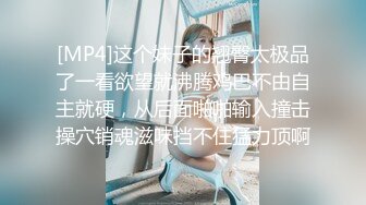 风衣纹身大奶妹，跪着舔弄大屌，扶腰后入爆插