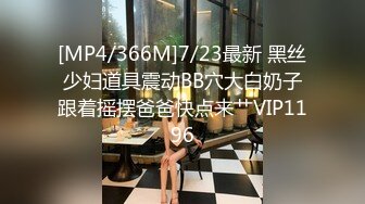 胖哥哥操素颜女友扒开内裤干净粉色小蝴蝶，手持镜头深喉，玩69啪啪内射，