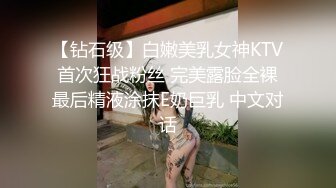 颜值学妹初次下海大秀直播，为了挣学费直播赚钱，清纯可人身材不错逼逼很是粉嫩，揉着奶子抠着逼道具抽插