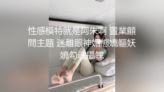 国产澡堂偷拍妹子换衣服,连衣裙太小要把胸罩脱了才套的上去