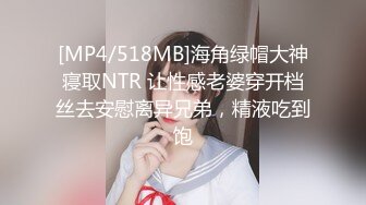 风骚的大奶少妇玩3P，让两个男人一起吃奶子好骚，嘴里同时含两根鸡巴舔弄，前插后入占满两个骚洞好不刺激