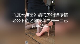 老婆发浪，穿上丝袜叫我发出来给大家看1