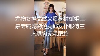 偷窥美容院，风韵老板娘关门和俩儿子床上玩手机，不知怎地妈妈就去玩了下儿子小鸡鸡，随后又玩手机了 牛啊这妈妈！