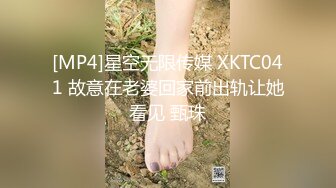 游乐场女厕全景偷窥多位半蹲着尿的美女各种美鲍轮番呈现 (3)