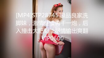 美女模特酒店援交富二代时衣服没脱就被强行撕开丝袜操逼 后入操到高潮！