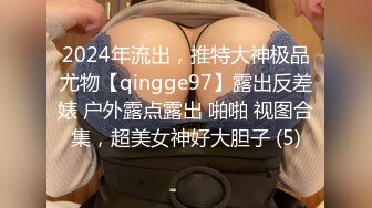 黑客破解家庭网络摄像头偷拍爱美的时尚宝妈每天出门之前都要对着镜子打扮一番，奶子貌似整出来的