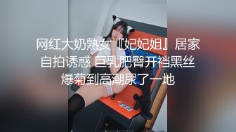 别看妹子娇小漂亮 玩弄鸡巴的技术是真好 软软抱着疯狂抽插操