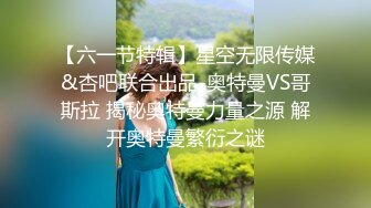 眼镜熟女姐姐，逼里塞丝袜，骚死了，塞进去就开始撒尿！