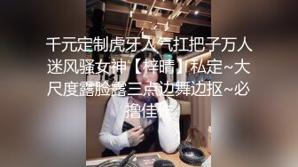 猥琐头套男大战苗条制服妹子，青龙战白虎，深喉口交