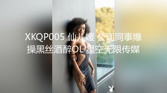 OF大眼萌妹「Yui Peachpie」情趣灰丝托着一对迷人美乳，脖颈戴着狗链全自动骑乘到喷水也不停，双穴中出真是大饱眼福！