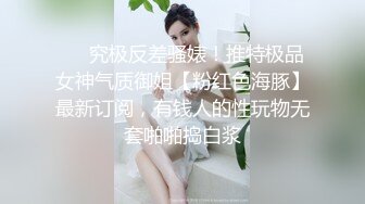 《极品CP魔手外购》坑神潜入某单位女厕隔板缝中实拍超多小姐姐方便，赤裸裸逼脸同框，妹子对着镜头看半天都没发现异常 (3)