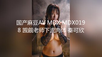 《女性私密养生会所》男技师酒店上门服务给年轻富姐推油按摩抠逼顺便观赏一下原味内裤