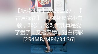 私房CD大神售价32元新作【 KFC-1121 】长裙靓女专心打游戏，可爱内超清CD漏了2根毛