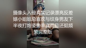 商场女厕全景后拍 格子褂小妹完美的臀型以及下蹲展开的大肥鲍鱼