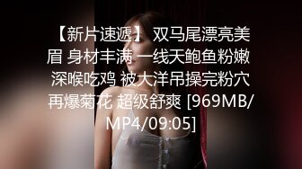 跟随抄底两个美女 这黑骚丁卡屁沟看着还是很有感觉的 差点被美女发现