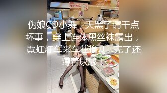 某收费论坛流出小哥潜入工厂宿舍女厕手持俯视偷拍女同事尿尿