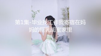 老婆坐在情人身上，看着她情人操她真爽