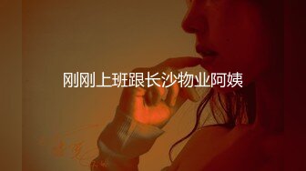 八月最新流出大神突然闯入系列7角度不错的近距离拍逼逼