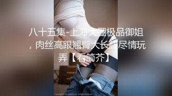 全景厕拍几个穿校服的学生妹尿尿,闻自己内裤,疑似抠逼,附带生活照对比 (1)