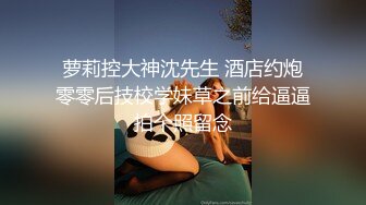 三个00后嫩妹妹！炮友没在女女互玩！双头龙抽插嫩穴，骑乘位互怼，从下往上视角，场面很是淫乱