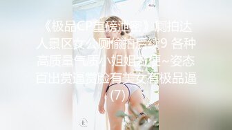 风景区女厕全景偷拍多位美女少妇前来献B (6)