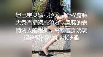 全景厕拍几个穿校服的学生妹尿尿,闻自己内裤,疑似抠逼,附带生活照对比 (2)