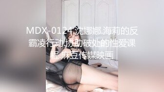 “爸爸的肉棒好大啊 不要射里面” 萝莉萌妹 小欣奈 躺在床上玩手机时被爸爸拉起来强行口爱爆插肉穴调教