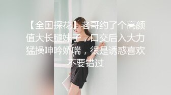 母狗老婆张开双腿自慰, 被老公揉骚逼特写