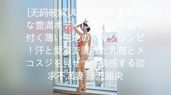 跟踪偷拍牛仔短裙长发漂亮妹子 没想到竟是杂乱的穴毛黑鲍鱼