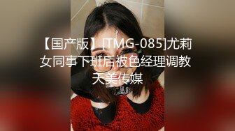 创意性爱美女趴在窗台屁股在外被人玩逼头在屋里吃鸡巴3P操的就是嗨